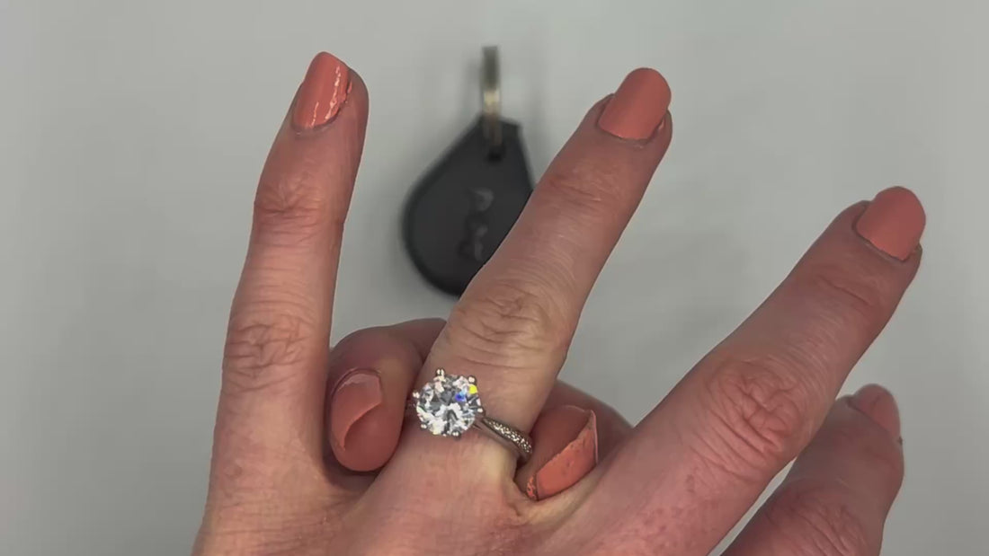 Video showcasing how to use the pod case to protect your jewellery while you train